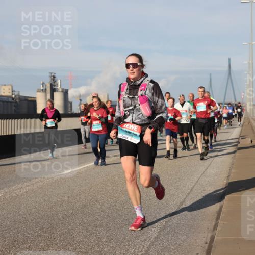 03.10.2025 - Köhlbrandbrückenlauf Lena Gebhardt http://msf.ph/oto/9145132 03.10.2025 10:02:45 Position 2  meine-sportfotos.de