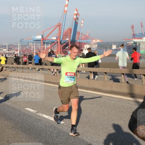 03.10.2025 - Köhlbrandbrückenlauf Yannick Fuchs http://msf.ph/oto/9145134 03.10.2025 08:34:12 Position 2 1462 meine-sportfotos.de