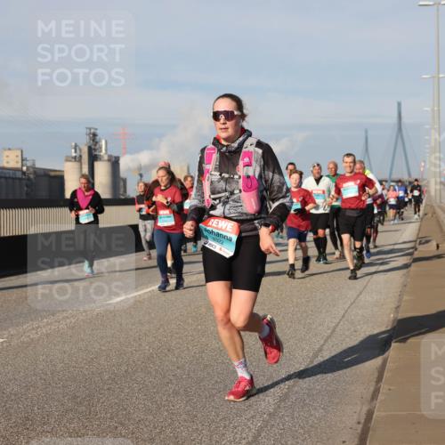 03.10.2025 - Köhlbrandbrückenlauf Lena Gebhardt http://msf.ph/oto/9145137 03.10.2025 10:02:46 Position 2 3322 meine-sportfotos.de