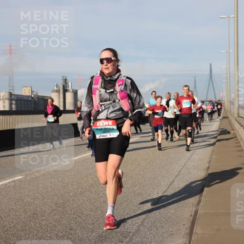 03.10.2025 - Köhlbrandbrückenlauf Lena Gebhardt http://msf.ph/oto/9145142 03.10.2025 10:02:46 Position 2  meine-sportfotos.de
