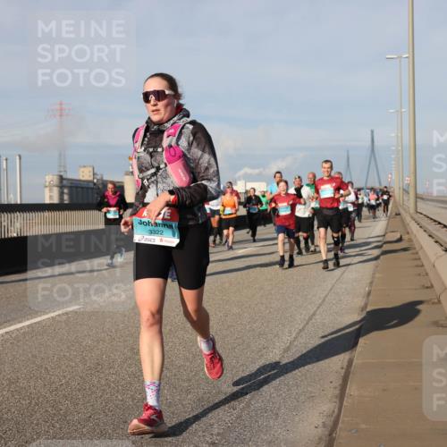 03.10.2025 - Köhlbrandbrückenlauf Lena Gebhardt http://msf.ph/oto/9145146 03.10.2025 10:02:46 Position 2 3322 meine-sportfotos.de