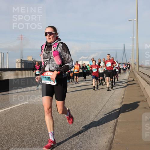 03.10.2025 - Köhlbrandbrückenlauf Lena Gebhardt http://msf.ph/oto/9145149 03.10.2025 10:02:46 Position 2 3322 meine-sportfotos.de