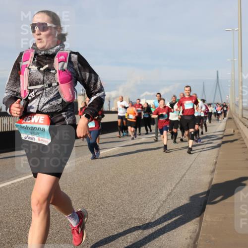 03.10.2025 - Köhlbrandbrückenlauf Lena Gebhardt http://msf.ph/oto/9145153 03.10.2025 10:02:46 Position 2 3322 meine-sportfotos.de