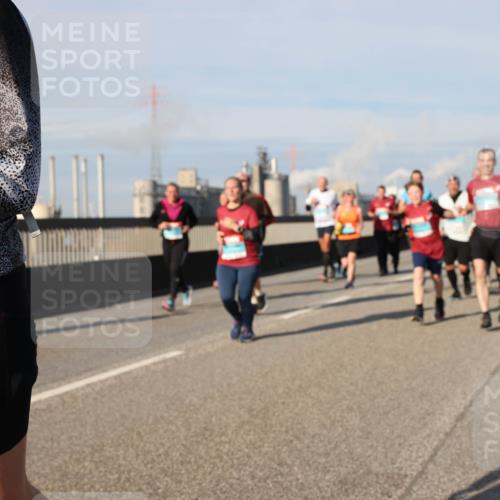 03.10.2025 - Köhlbrandbrückenlauf Lena Gebhardt http://msf.ph/oto/9145160 03.10.2025 10:02:47 Position 2  meine-sportfotos.de