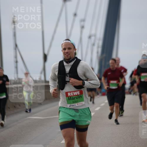 03.10.2025 - Köhlbrandbrückenlauf Jannik Wohlers http://msf.ph/oto/9145178 03.10.2025 15:46:40 Position 1 9261 meine-sportfotos.de