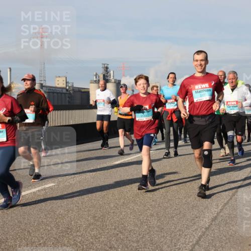 03.10.2025 - Köhlbrandbrückenlauf Lena Gebhardt http://msf.ph/oto/9145179 03.10.2025 10:02:48 Position 2 3240, 2414, 2141, 2139 meine-sportfotos.de