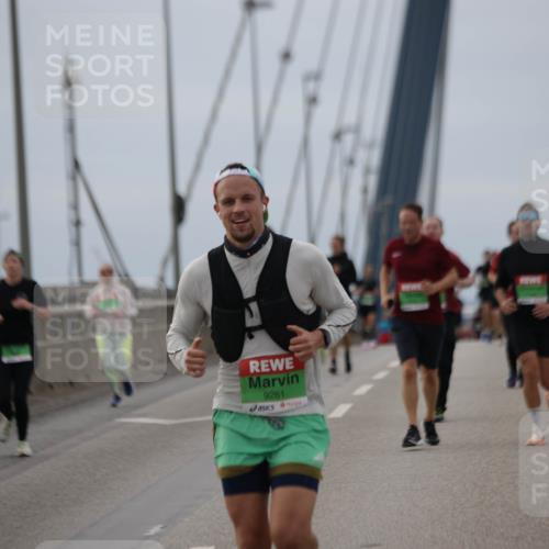 03.10.2025 - Köhlbrandbrückenlauf Jannik Wohlers http://msf.ph/oto/9145186 03.10.2025 15:46:40 Position 1 9261 meine-sportfotos.de
