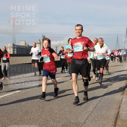03.10.2025 - Köhlbrandbrückenlauf Lena Gebhardt http://msf.ph/oto/9145188 03.10.2025 10:02:48 Position 2 0, 2141, 2139 meine-sportfotos.de
