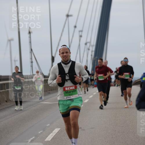 03.10.2025 - Köhlbrandbrückenlauf Jannik Wohlers http://msf.ph/oto/9145189 03.10.2025 15:46:40 Position 1 9261 meine-sportfotos.de