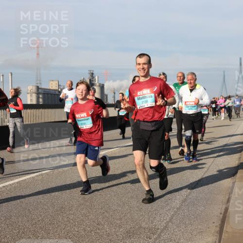 03.10.2025 - Köhlbrandbrückenlauf Lena Gebhardt http://msf.ph/oto/9145192 03.10.2025 10:02:48 Position 2 3777, 2141, 2139 meine-sportfotos.de