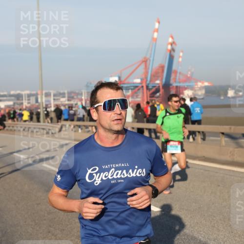 03.10.2025 - Köhlbrandbrückenlauf Yannick Fuchs http://msf.ph/oto/9145196 03.10.2025 08:34:16 Position 2  meine-sportfotos.de