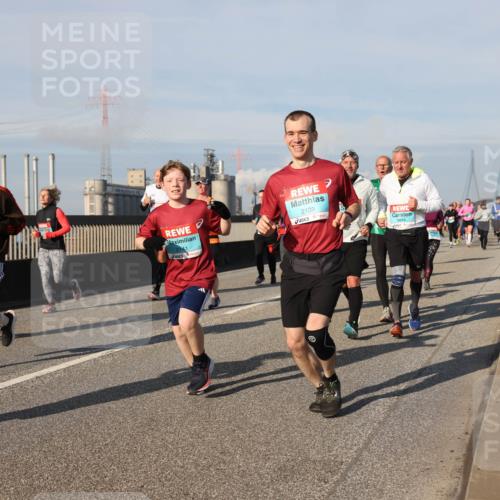 03.10.2025 - Köhlbrandbrückenlauf Lena Gebhardt http://msf.ph/oto/9145198 03.10.2025 10:02:48 Position 2 1414, 3777, 2141, 2139 meine-sportfotos.de
