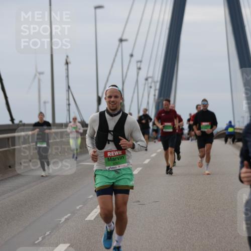 03.10.2025 - Köhlbrandbrückenlauf Jannik Wohlers http://msf.ph/oto/9145200 03.10.2025 15:46:41 Position 1 9261, 480, 2671 meine-sportfotos.de