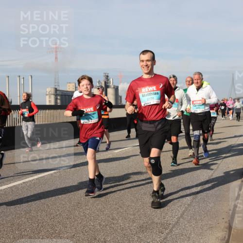 03.10.2025 - Köhlbrandbrückenlauf Lena Gebhardt http://msf.ph/oto/9145201 03.10.2025 10:02:49 Position 2 3777, 2139 meine-sportfotos.de
