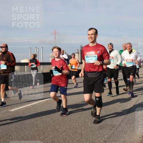 03.10.2025 - Köhlbrandbrückenlauf Lena Gebhardt http://msf.ph/oto/9145204 03.10.2025 10:02:49 Position 2 3777, 2141, 2139 meine-sportfotos.de