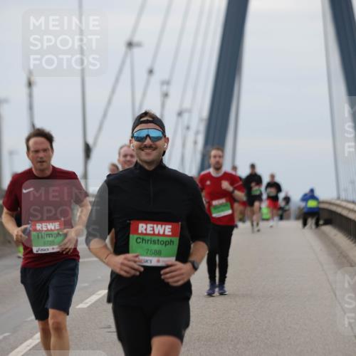 03.10.2025 - Köhlbrandbrückenlauf Jannik Wohlers http://msf.ph/oto/9145211 03.10.2025 15:46:45 Position 1 8725, 7588 meine-sportfotos.de