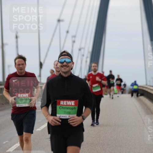 03.10.2025 - Köhlbrandbrückenlauf Jannik Wohlers http://msf.ph/oto/9145212 03.10.2025 15:46:45 Position 1 8725, 7588 meine-sportfotos.de
