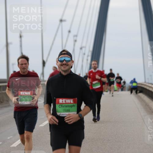 03.10.2025 - Köhlbrandbrückenlauf Jannik Wohlers http://msf.ph/oto/9145214 03.10.2025 15:46:46 Position 1 8725, 7588 meine-sportfotos.de
