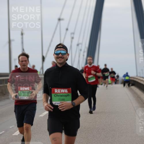 03.10.2025 - Köhlbrandbrückenlauf Jannik Wohlers http://msf.ph/oto/9145216 03.10.2025 15:46:46 Position 1 8725, 7588 meine-sportfotos.de