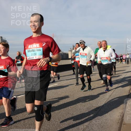 03.10.2025 - Köhlbrandbrückenlauf Lena Gebhardt http://msf.ph/oto/9145221 03.10.2025 10:02:49 Position 2 3777, 2139, 3677 meine-sportfotos.de