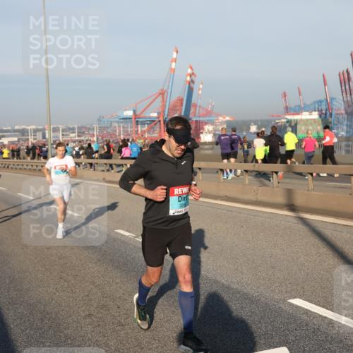 03.10.2025 - Köhlbrandbrückenlauf Yannick Fuchs http://msf.ph/oto/9145224 03.10.2025 08:34:19 Position 2 328 meine-sportfotos.de