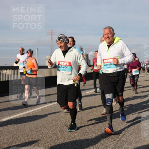 03.10.2025 - Köhlbrandbrückenlauf Lena Gebhardt http://msf.ph/oto/9145229 03.10.2025 10:02:50 Position 2 3677, 3675 meine-sportfotos.de