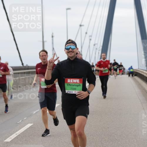 03.10.2025 - Köhlbrandbrückenlauf Jannik Wohlers http://msf.ph/oto/9145230 03.10.2025 15:46:46 Position 1 7588 meine-sportfotos.de