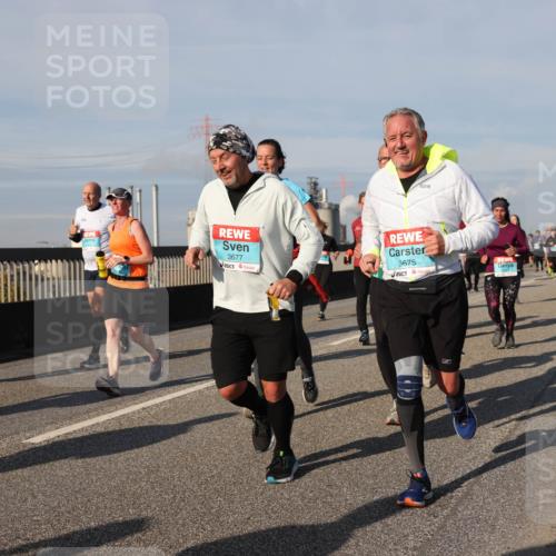 03.10.2025 - Köhlbrandbrückenlauf Lena Gebhardt http://msf.ph/oto/9145232 03.10.2025 10:02:50 Position 2 3677, 3675 meine-sportfotos.de
