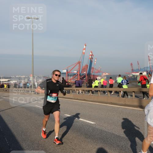 03.10.2025 - Köhlbrandbrückenlauf Yannick Fuchs http://msf.ph/oto/9145237 03.10.2025 08:34:21 Position 2 1085 meine-sportfotos.de
