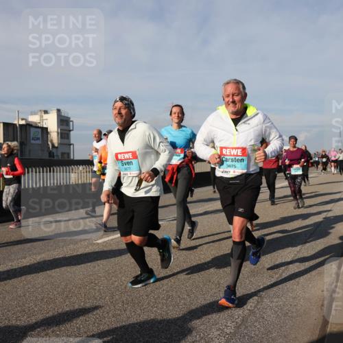 03.10.2025 - Köhlbrandbrückenlauf Lena Gebhardt http://msf.ph/oto/9145239 03.10.2025 10:02:50 Position 2 3677, 3675 meine-sportfotos.de
