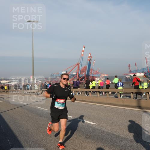 03.10.2025 - Köhlbrandbrückenlauf Yannick Fuchs http://msf.ph/oto/9145241 03.10.2025 08:34:21 Position 2 1085 meine-sportfotos.de