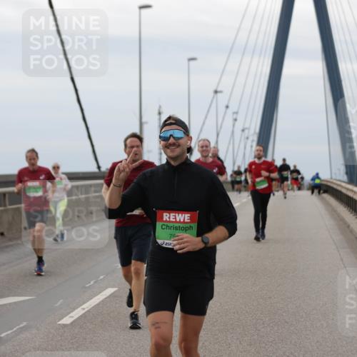 03.10.2025 - Köhlbrandbrückenlauf Jannik Wohlers http://msf.ph/oto/9145243 03.10.2025 15:46:46 Position 1 75 meine-sportfotos.de