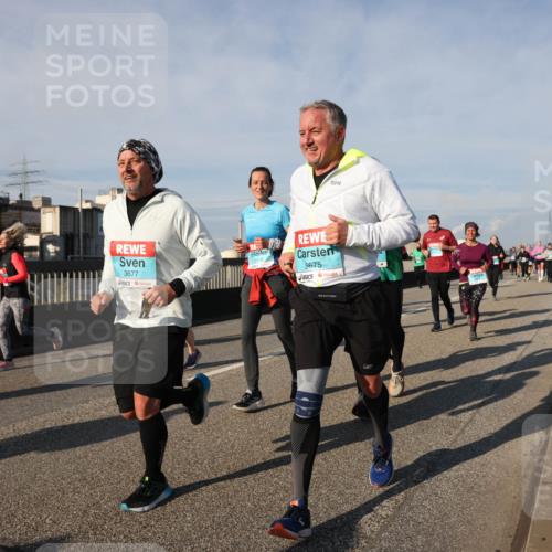 03.10.2025 - Köhlbrandbrückenlauf Lena Gebhardt http://msf.ph/oto/9145257 03.10.2025 10:02:51 Position 2 3677, 2414, 3675 meine-sportfotos.de