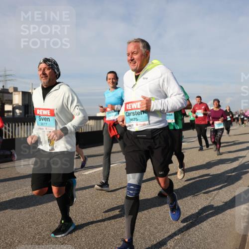 03.10.2025 - Köhlbrandbrückenlauf Lena Gebhardt http://msf.ph/oto/9145261 03.10.2025 10:02:51 Position 2 3677, 3675 meine-sportfotos.de