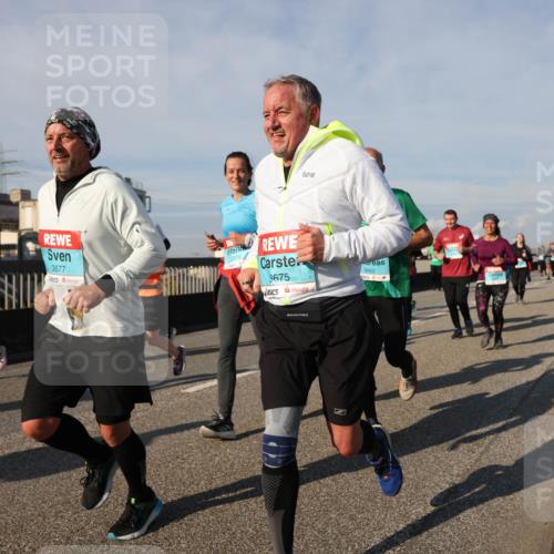 03.10.2025 - Köhlbrandbrückenlauf Lena Gebhardt http://msf.ph/oto/9145266 03.10.2025 10:02:51 Position 2 3677, 3675, 3662 meine-sportfotos.de