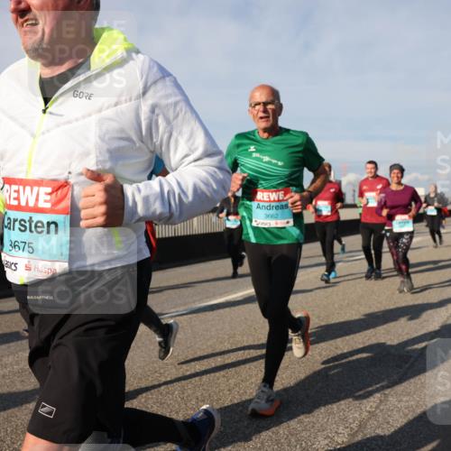 03.10.2025 - Köhlbrandbrückenlauf Lena Gebhardt http://msf.ph/oto/9145273 03.10.2025 10:02:51 Position 2 3675, 3662 meine-sportfotos.de