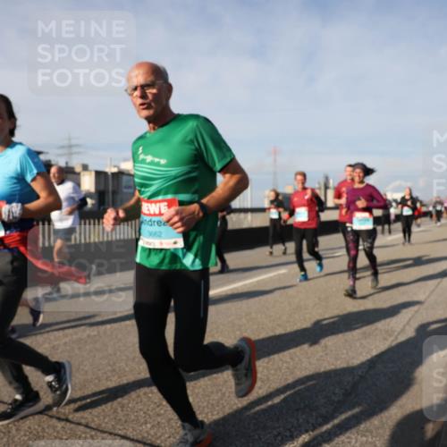 03.10.2025 - Köhlbrandbrückenlauf Lena Gebhardt http://msf.ph/oto/9145294 03.10.2025 10:02:52 Position 2 3662 meine-sportfotos.de