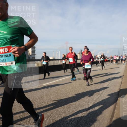03.10.2025 - Köhlbrandbrückenlauf Lena Gebhardt http://msf.ph/oto/9145303 03.10.2025 10:02:52 Position 2 3662 meine-sportfotos.de