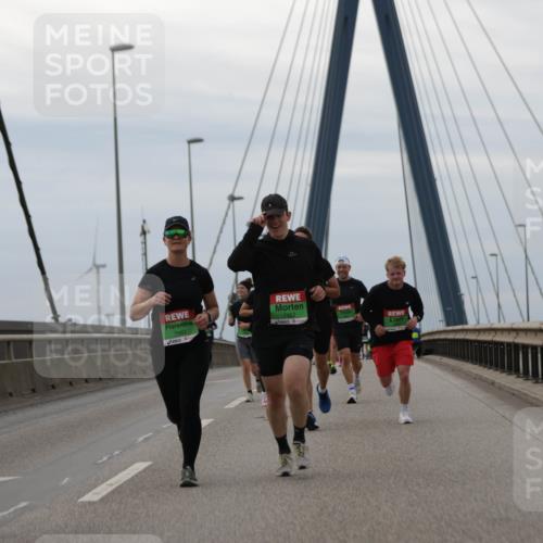 03.10.2025 - Köhlbrandbrückenlauf Jannik Wohlers http://msf.ph/oto/9145310 03.10.2025 15:46:59 Position 1 7823, 7583, 7452 meine-sportfotos.de
