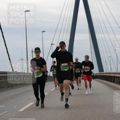 03.10.2025 - Köhlbrandbrückenlauf Jannik Wohlers http://msf.ph/oto/9145317 03.10.2025 15:46:59 Position 1 7823, 7583, 7452 meine-sportfotos.de