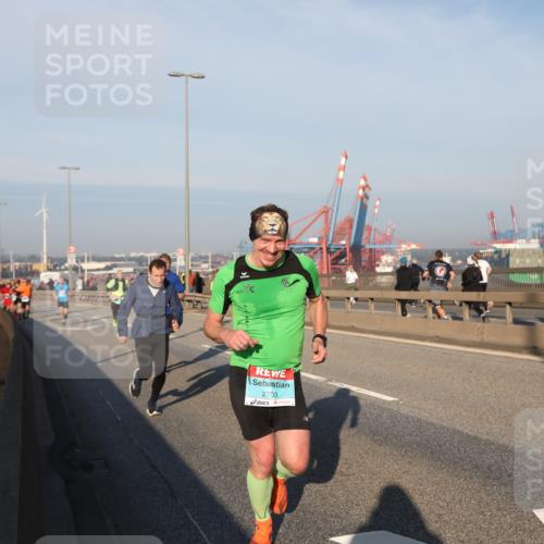03.10.2025 - Köhlbrandbrückenlauf Yannick Fuchs http://msf.ph/oto/9145318 03.10.2025 08:34:32 Position 2 2703 meine-sportfotos.de
