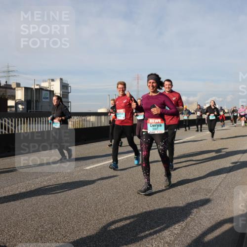 03.10.2025 - Köhlbrandbrückenlauf Lena Gebhardt http://msf.ph/oto/9145319 03.10.2025 10:02:52 Position 2 1001 meine-sportfotos.de