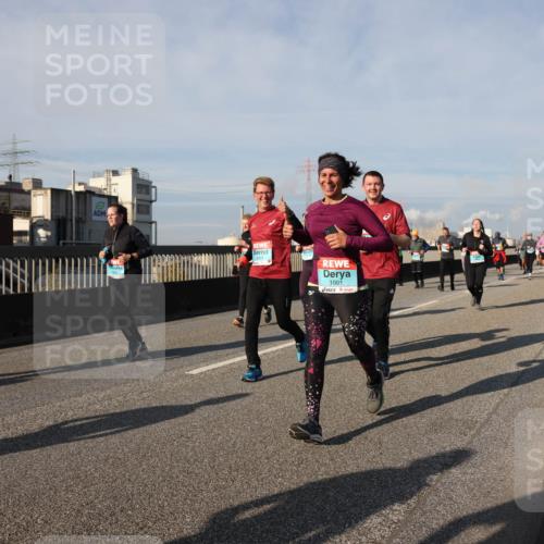 03.10.2025 - Köhlbrandbrückenlauf Lena Gebhardt http://msf.ph/oto/9145321 03.10.2025 10:02:52 Position 2 1001 meine-sportfotos.de