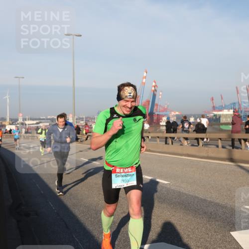 03.10.2025 - Köhlbrandbrückenlauf Yannick Fuchs http://msf.ph/oto/9145322 03.10.2025 08:34:33 Position 2 2703 meine-sportfotos.de