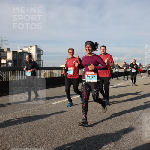 03.10.2025 - Köhlbrandbrückenlauf Lena Gebhardt http://msf.ph/oto/9145325 03.10.2025 10:02:52 Position 2 1001 meine-sportfotos.de