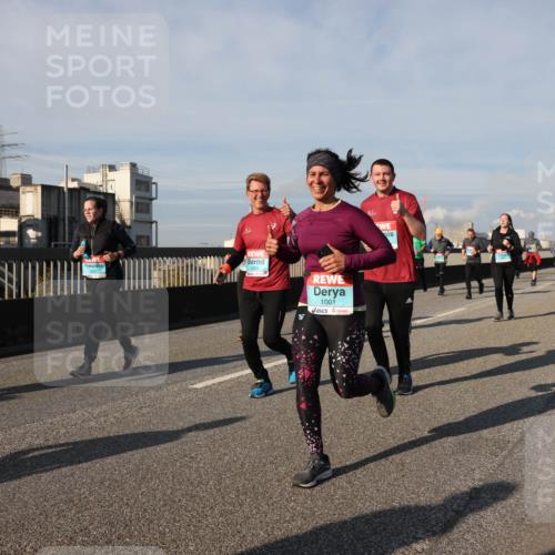03.10.2025 - Köhlbrandbrückenlauf Lena Gebhardt http://msf.ph/oto/9145328 03.10.2025 10:02:53 Position 2 1001 meine-sportfotos.de