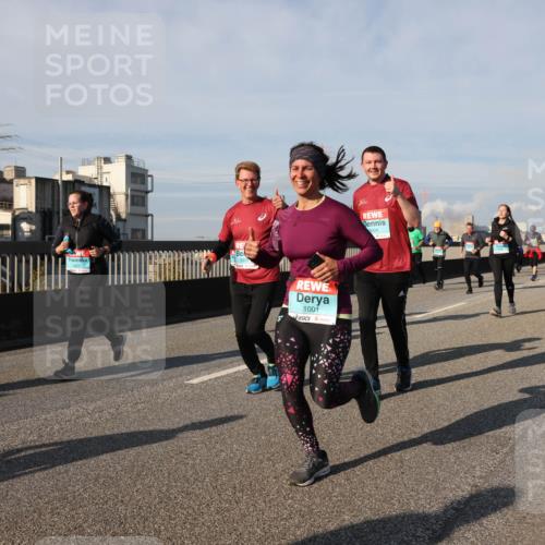 03.10.2025 - Köhlbrandbrückenlauf Lena Gebhardt http://msf.ph/oto/9145332 03.10.2025 10:02:53 Position 2 1001 meine-sportfotos.de