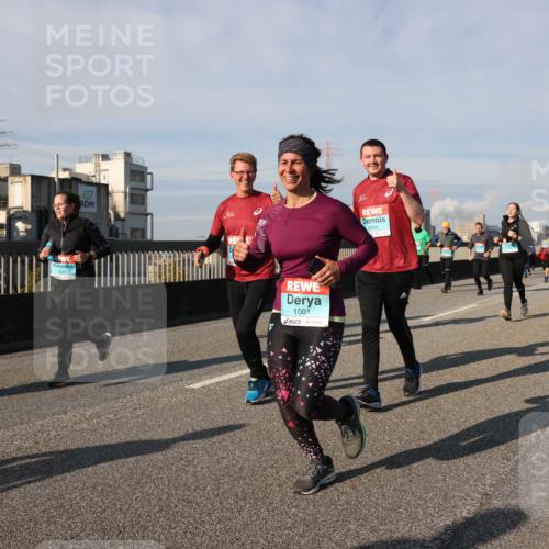 03.10.2025 - Köhlbrandbrückenlauf Lena Gebhardt http://msf.ph/oto/9145334 03.10.2025 10:02:53 Position 2 1001, 3004 meine-sportfotos.de
