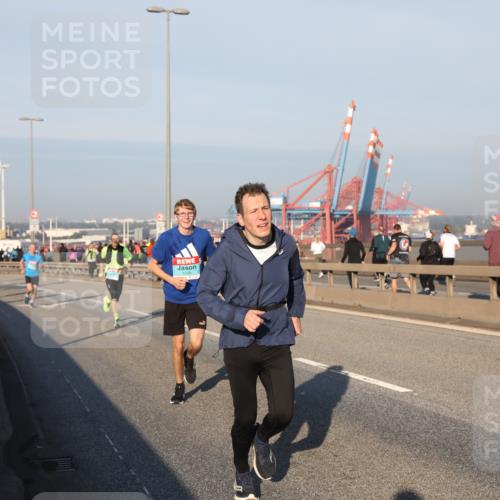 03.10.2025 - Köhlbrandbrückenlauf Yannick Fuchs http://msf.ph/oto/9145335 03.10.2025 08:34:34 Position 2  meine-sportfotos.de