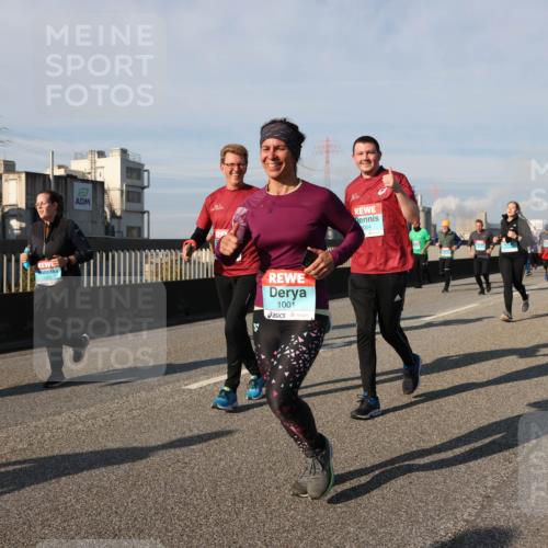 03.10.2025 - Köhlbrandbrückenlauf Lena Gebhardt http://msf.ph/oto/9145337 03.10.2025 10:02:53 Position 2 1001, 2004 meine-sportfotos.de